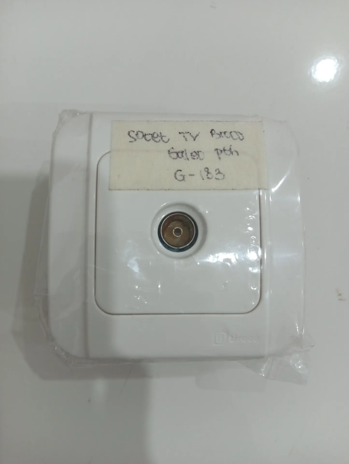 Broco Socet TV Galeo Putih G 183