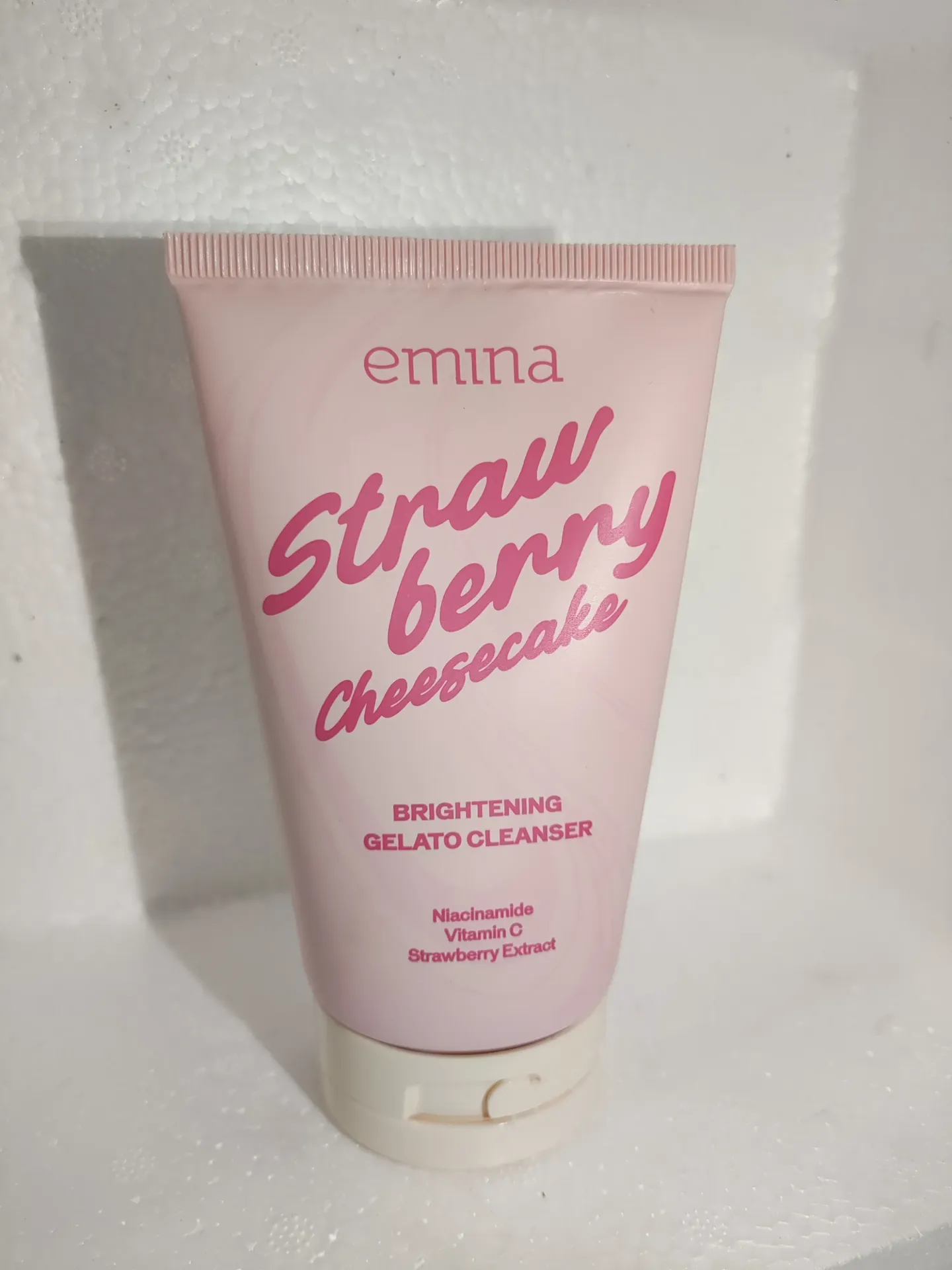 Emina Strawberry Cheese Cake Brightening Cleanser 100ML